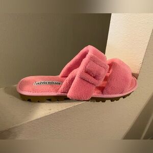 Olivia Miller Women’s Pink Fuzzy Sandals. Slip On. Terry Cloth. NWT. In Box. 10.